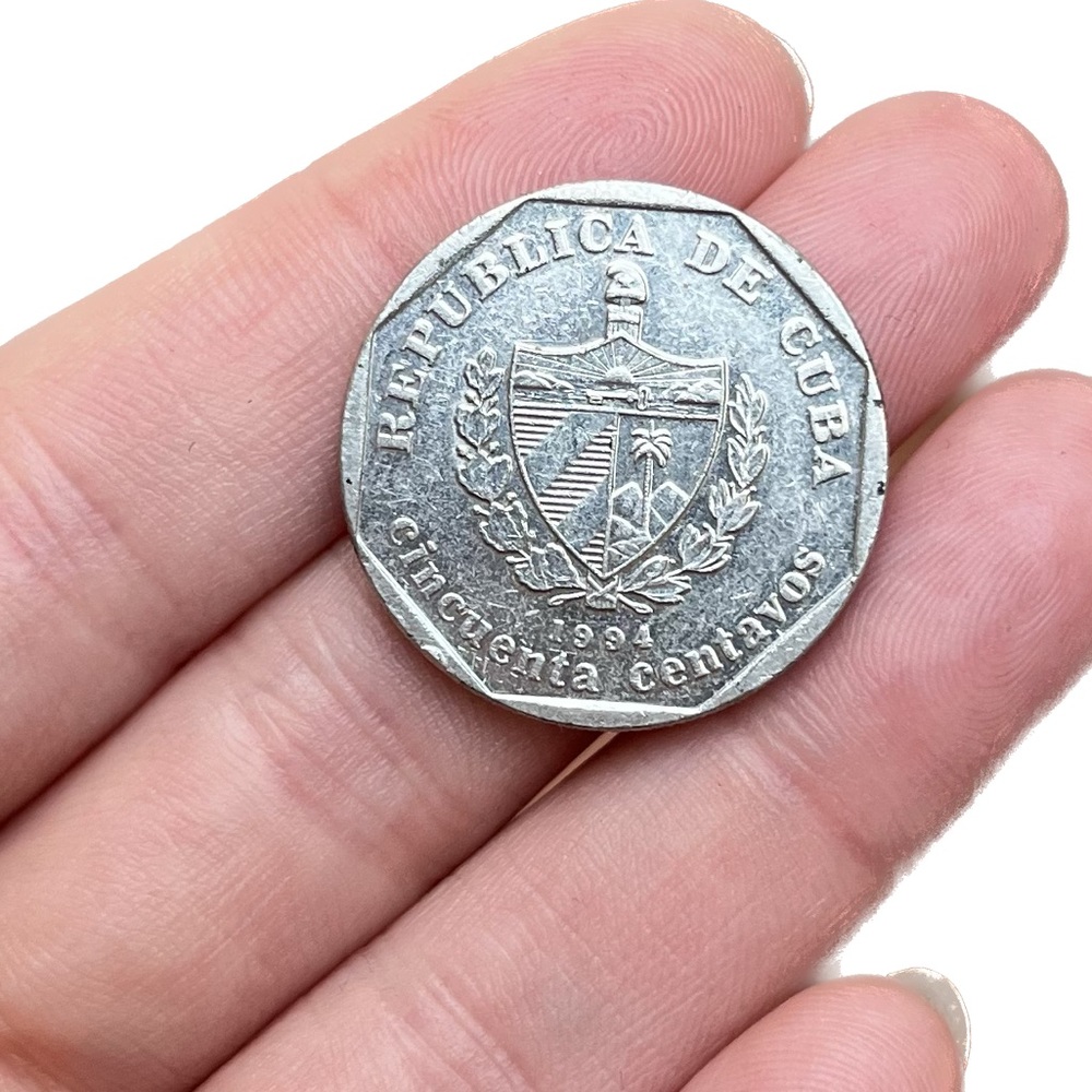 🎈$5 add on - 1994 50 Centavos. Cuba.